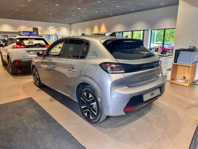 2024 Peugeot 208 1.2 ALLURE