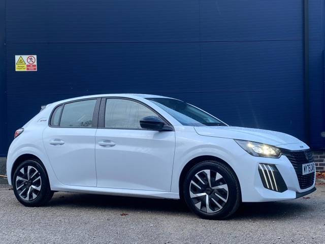 Peugeot 208 1.2 PureTech Style Euro 6 (s/s) 5dr Hatchback Petrol Okenite White