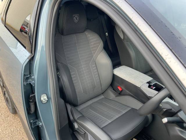 2025 Peugeot 3008 1.2 Hybrid 136 GT 5dr e-DSC6