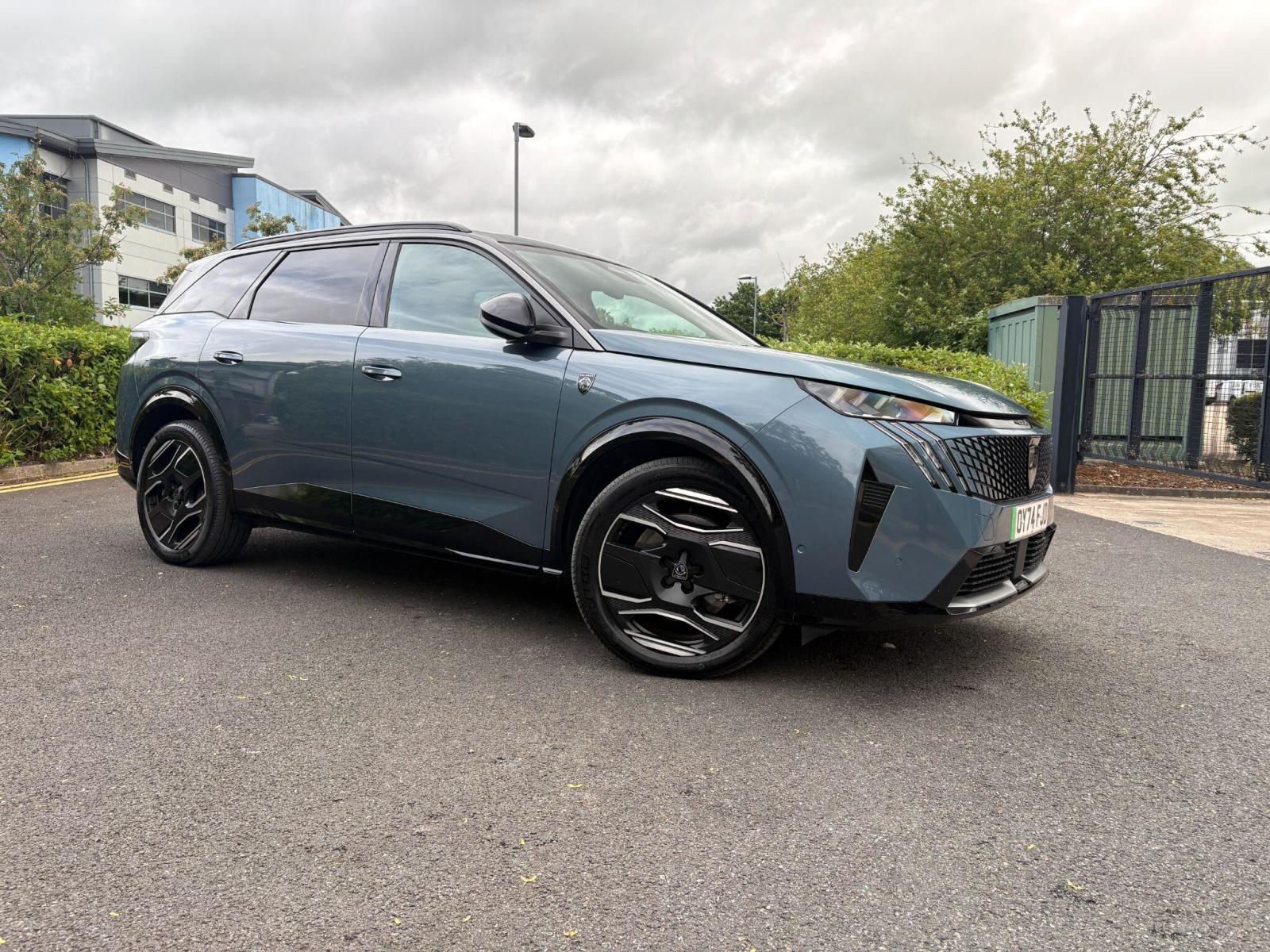 2024 Peugeot E-5008