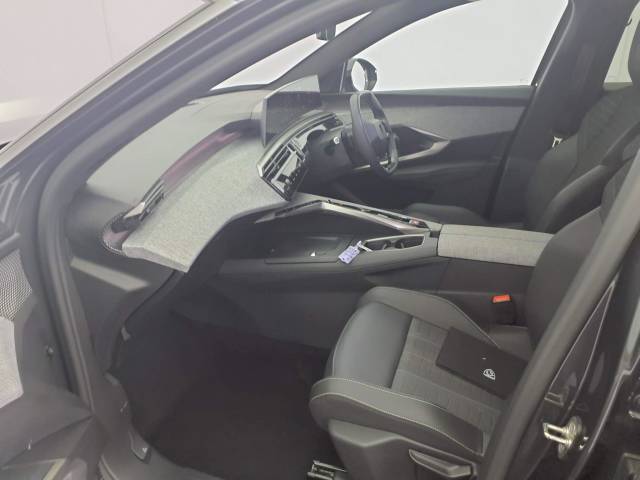 2025 Peugeot 3008 1.2 Hybrid 136 GT 5dr e-DSC6