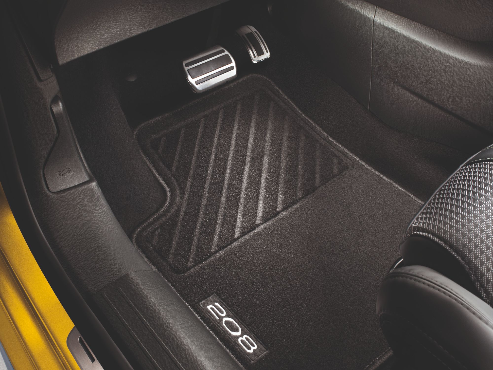PEUGEOT NEW 208 CARPET MATS Price £32.62